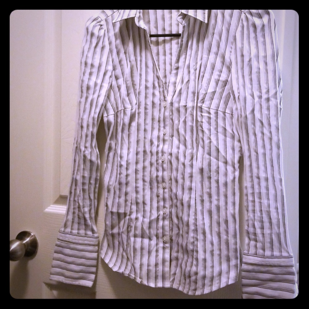 Express design studio v neck button down